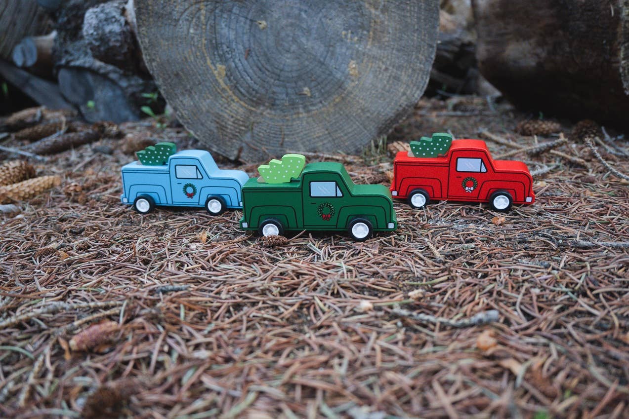 Pull Back Retro Truck & Christmas Tree